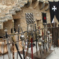Sammlung von Schwertern mittelalterlichen Markt